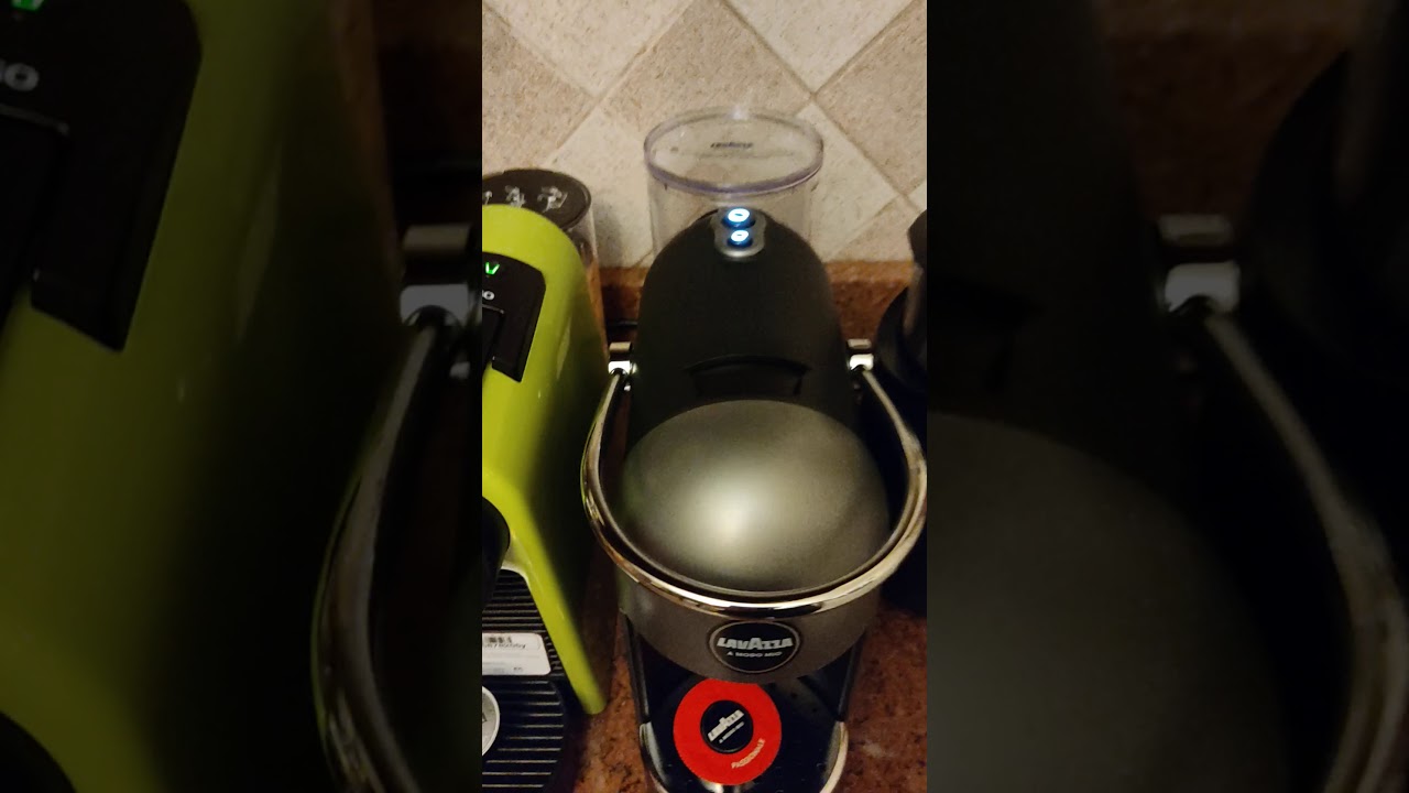 Lavazza Jolie plus with milk frother Vs Nespresso essenza mini مراجعة و مقارنة