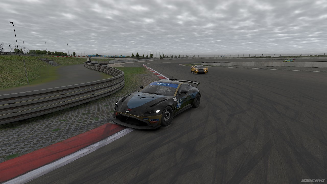 Focus Simracing team Solo | NEC | Aston Martin Vantage gt4