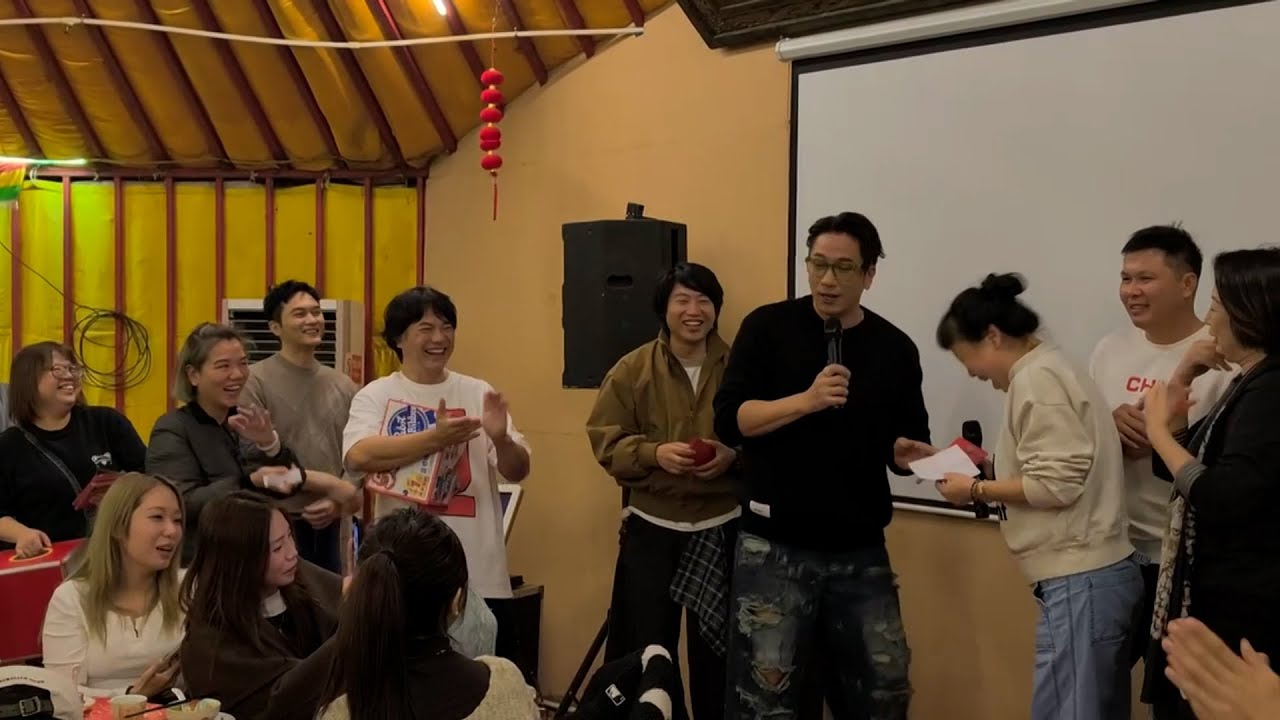 東張西望｜獨家｜《璀璨之城》煞科宴起哄 吳卓羲局唱「別怪她」 張智霖齋俾錢甩身偷笑｜璀璨之城｜張智霖｜吳卓羲｜別怪她｜高海寧｜張曦雯｜陳瀅｜江美儀｜煞科飯局｜梁麗翹