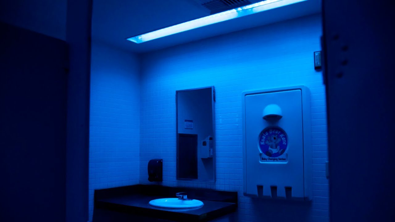 Bad Bunny x Mora - Una Vez pero estas en el baño de una fiesta