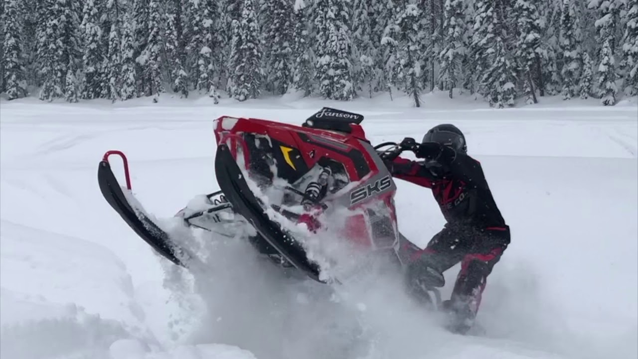 BRP vs Polaris vs Arctic Cat vs Yamaha Episode 1 Mont Valin Tiens le ou vend le!