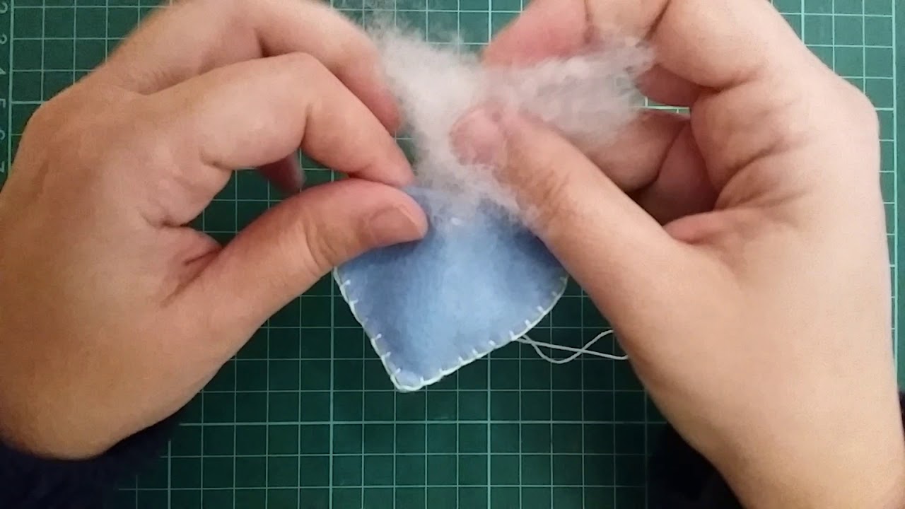 Cucire il pannolenci con il punto festone.