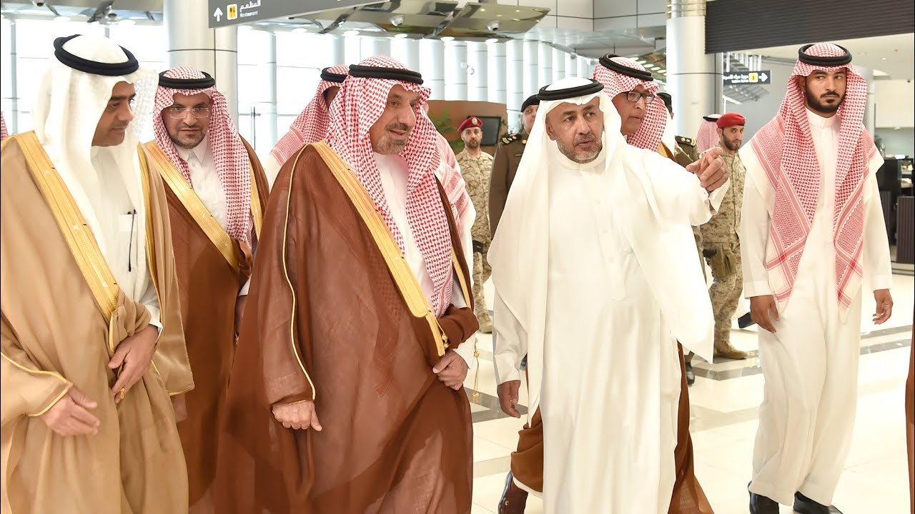 ‏الأمير جلوي بن عبدالعزيز يتفقد مطار ⁧‫ نجران
