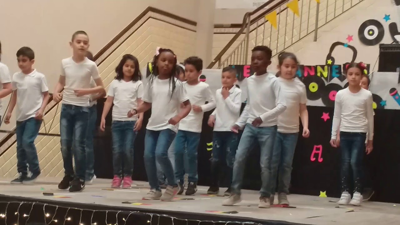 Spectacle fancy fair école 13