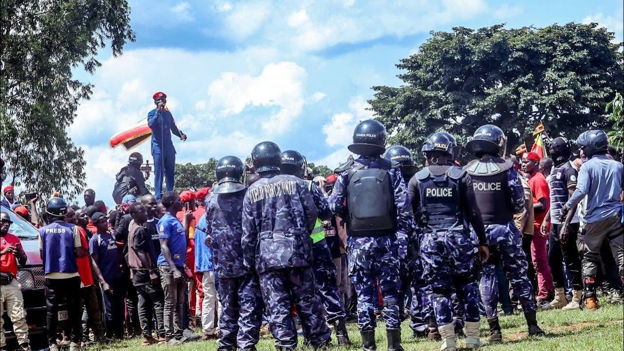 Bobi Wine Welcomed Like a King in Kakumiro |Regime Panics,Deploys hundreds of soldiers on helicopter