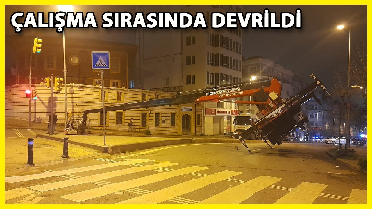 Fatih'te Sepetli Vinç Devrildi