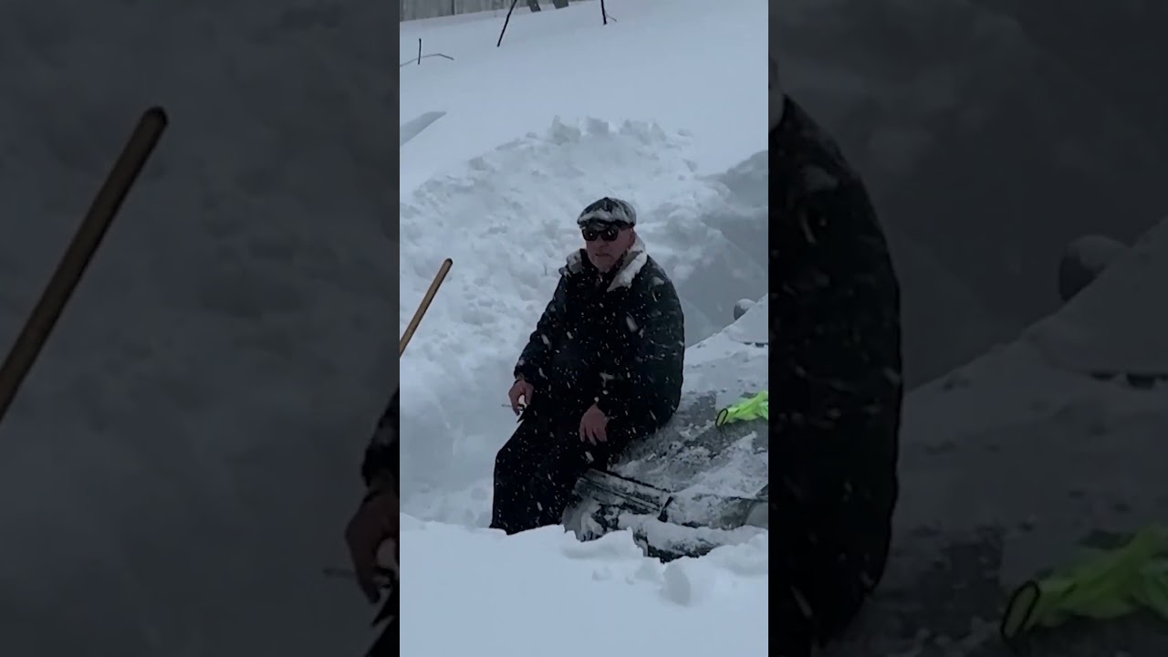 Massive snowfall buries cars, blocks doorways in Russia