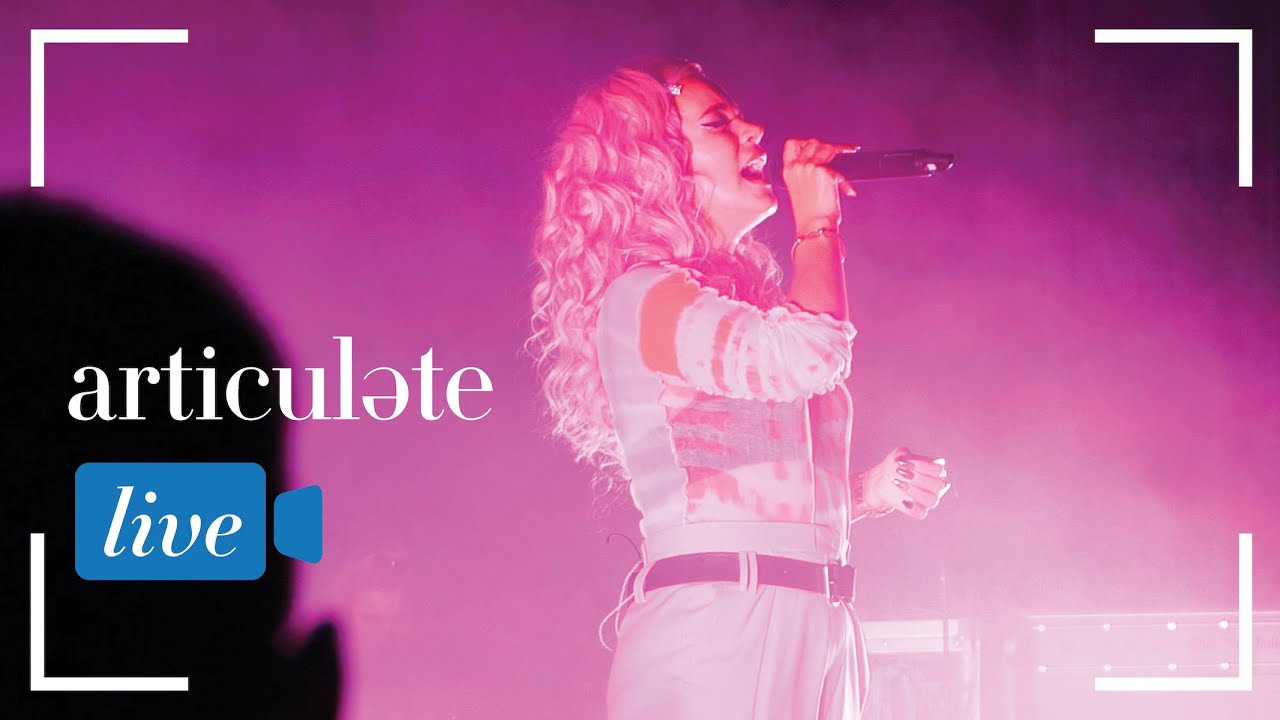 Lily Allen Performs 