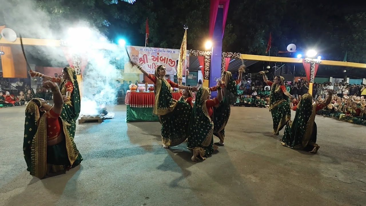 Talvaar Raas (તલવાર રાસ) || Aai Shree Amba Khodiyar Mandir, Rajkot || NAVRATRI DAY 4