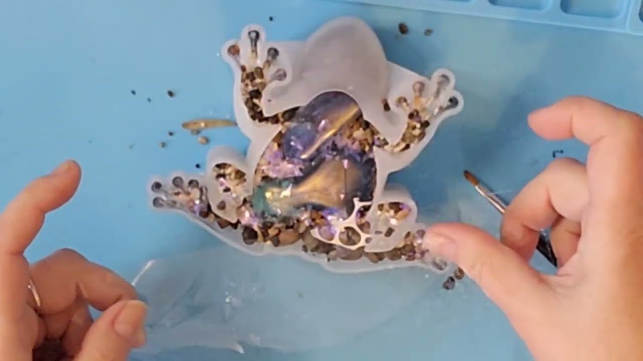 Too cute for words frog mold/ Adding bits and bobs to save on resin and create character