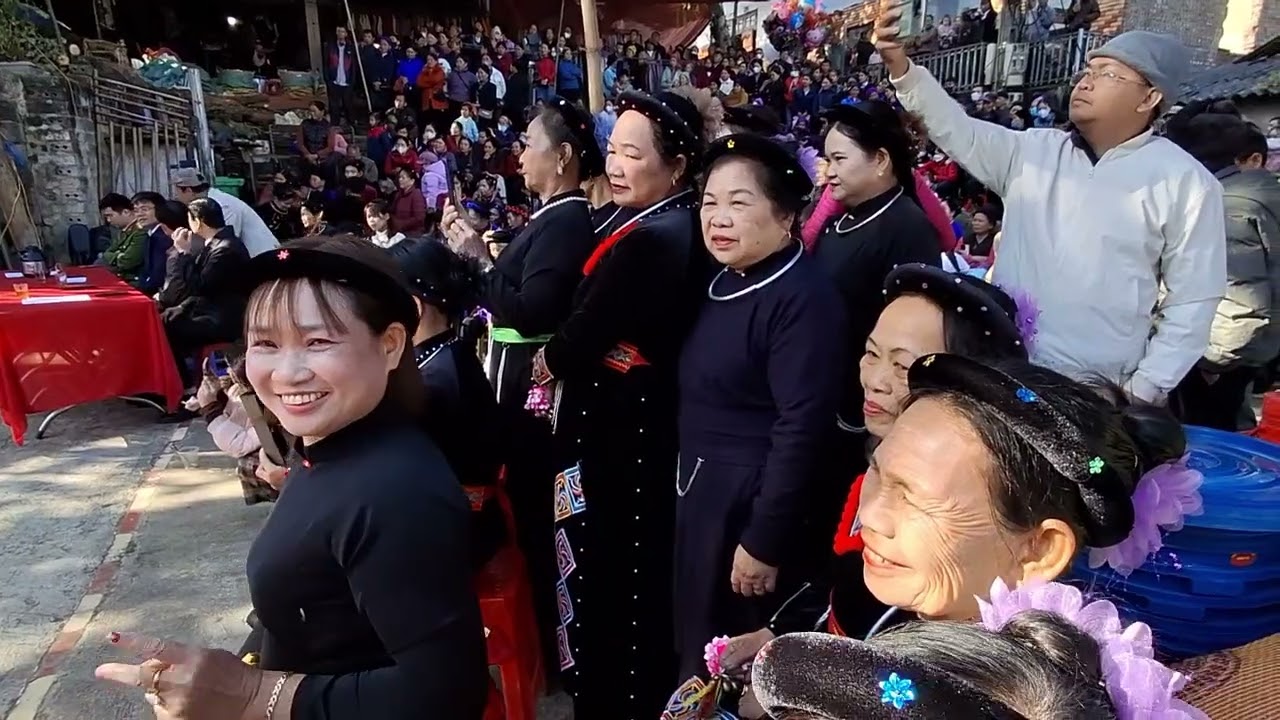 Giao lưu dân ca chợ phiên Văn Mịch