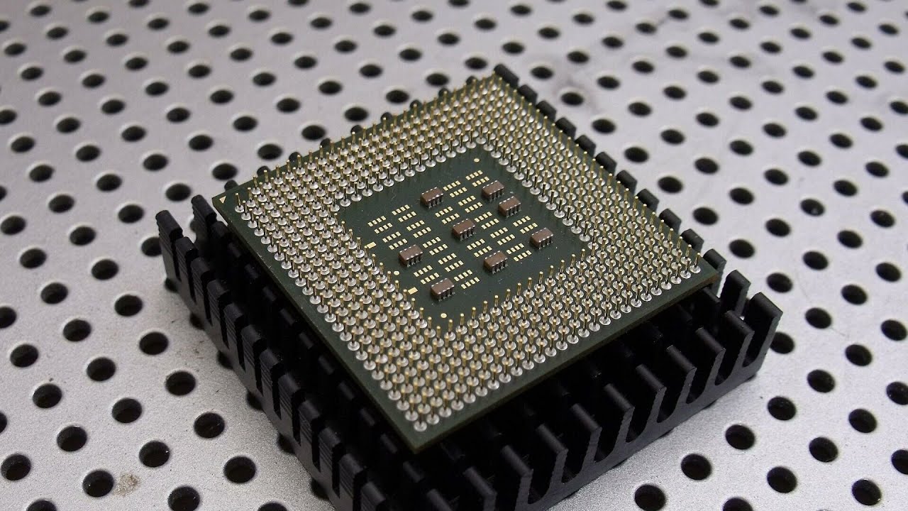 Global chip scramble boosts Applied Materials forecast above estimates