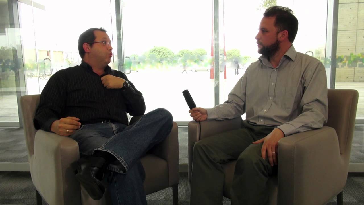 PUCP - ¿Qué es opinión pública? Entrevista a David Sulmont
