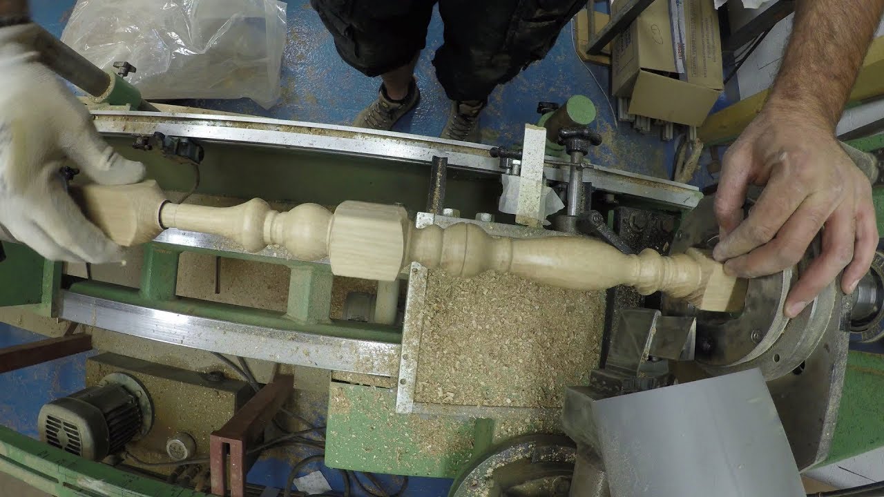 Tournage sur bois avec copieur - pieds de tabouret