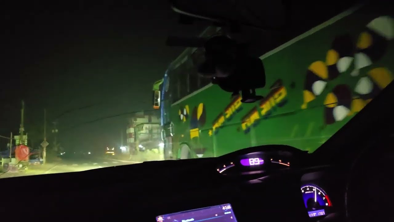 নোয়াখালী রোড এর জোনাকি পরিবহনের পাগলা টান। 