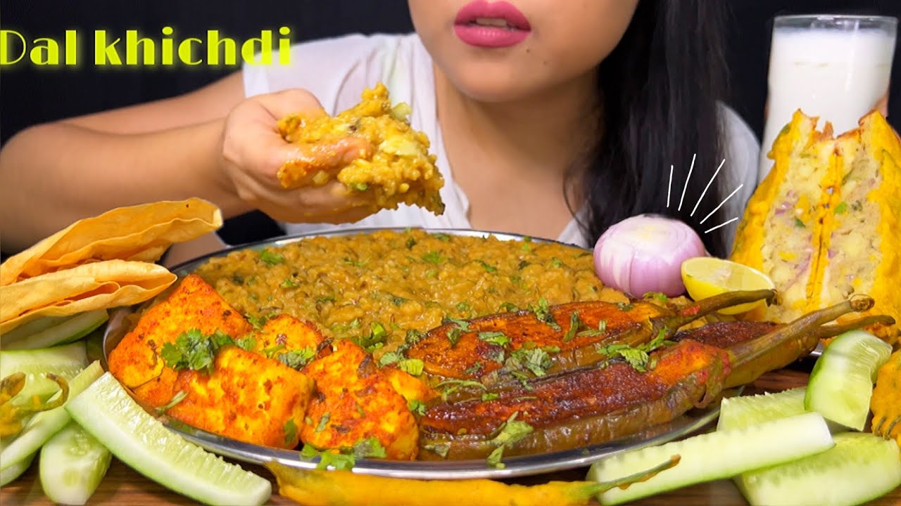 Eating Dal Khichdi, Baigan Bhaji, Paneer , Bread & Chilli Pakora | ASMR | MUKBANG | BIG BITES |