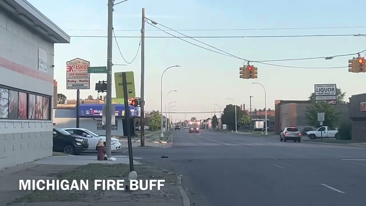Detroit Fire Department multiple companies responding (2nd alarm)