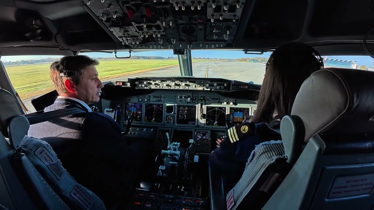 WHAT DOES A PILOT SEES DURING TAKE OFF?? Boeing 737 800 Cockpit View Departing From Bucharest
