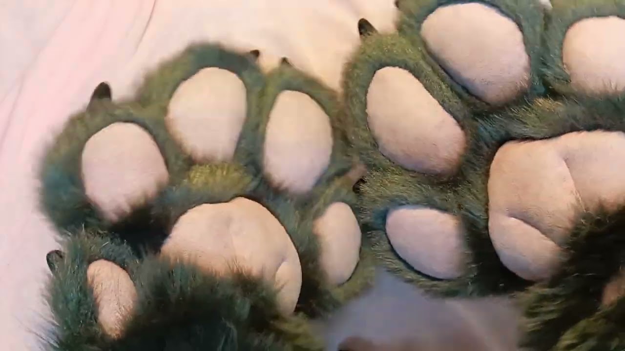 Очень серые фурчатки. Gray handpaws