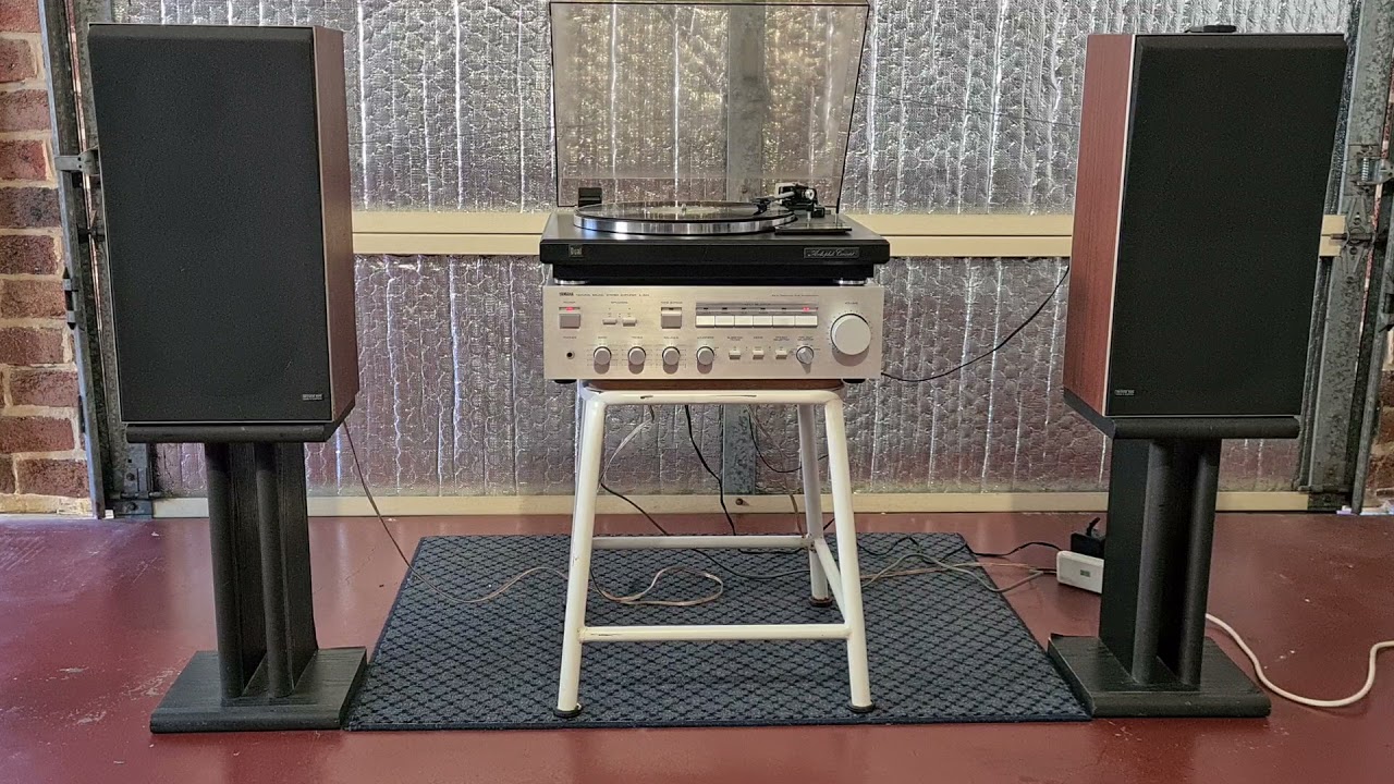 Vintage Yamaha A-520 Amplifier Beovox (B & O) S452 Speakers & Dual CS 503-20