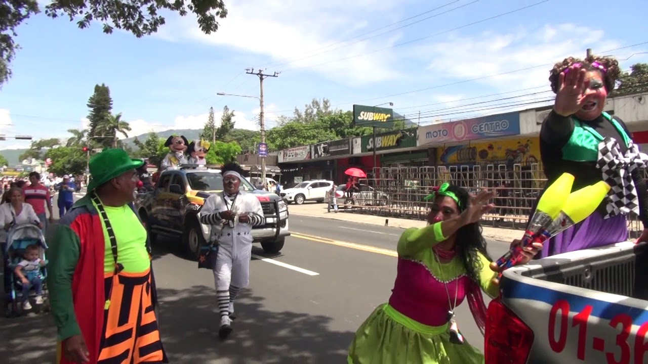DESFILE POLICIAL EN EL D&Iacute;A DE LA PNC