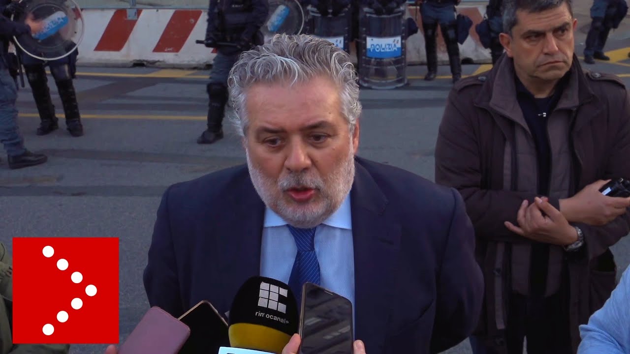 Giornalista di Repubblica manganellato dalla polizia: le scuse del Questore di Genova