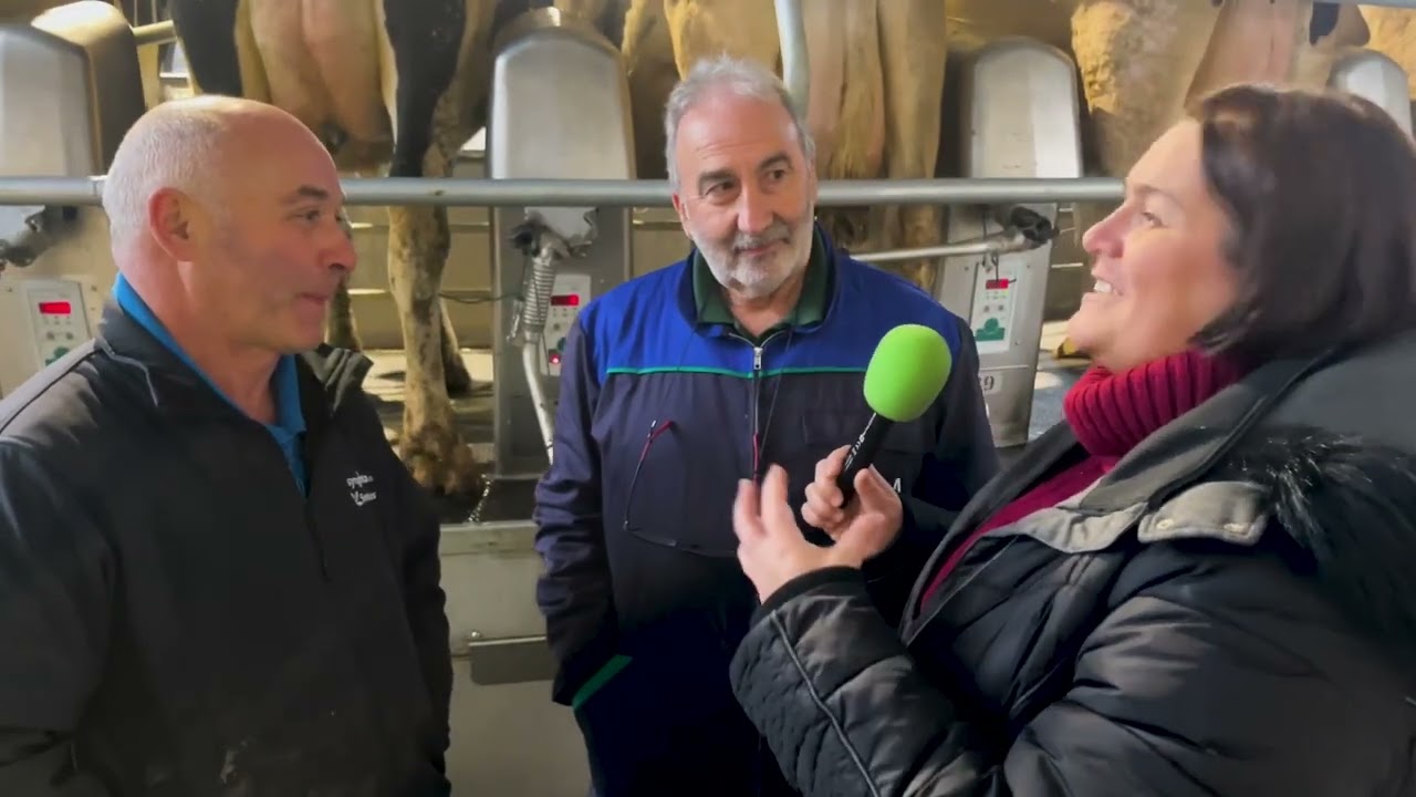 José Peláez de Ganadería Cancello y José Antonio Rodríguez, distribuidor GEA / El Campo de Asturias