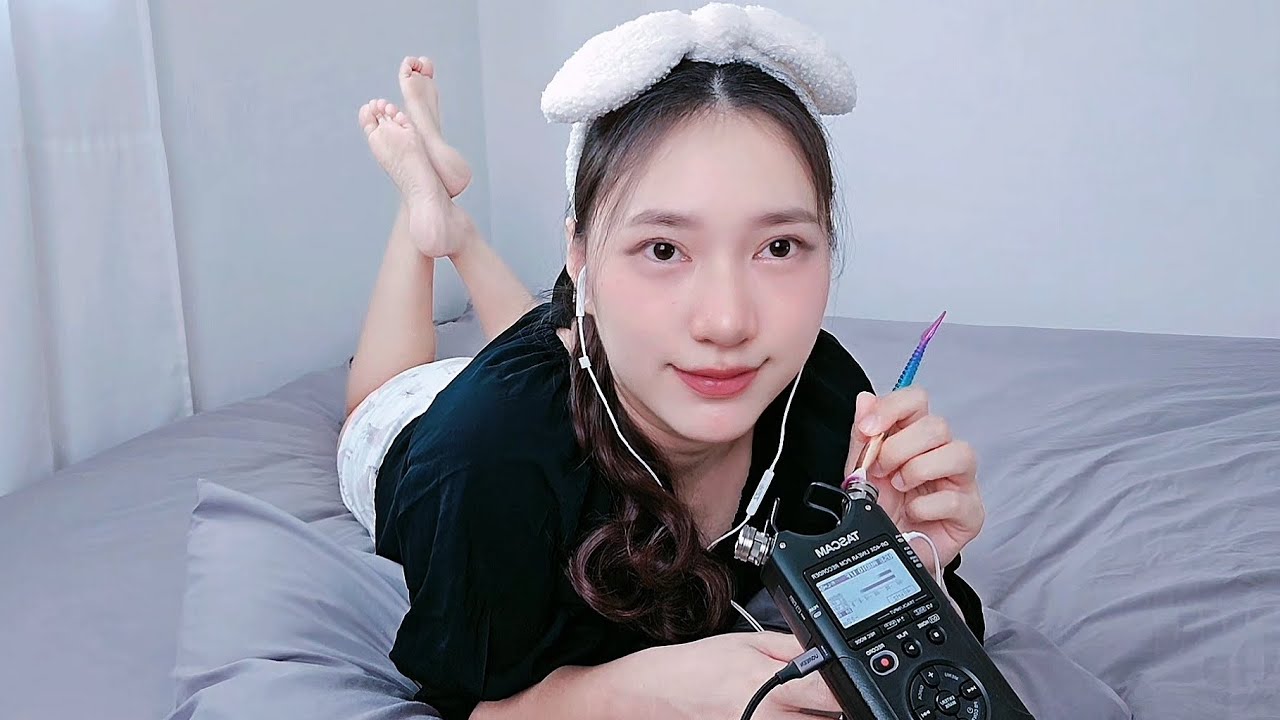 ASMR Brush Ear Cleaning 🦻🖌