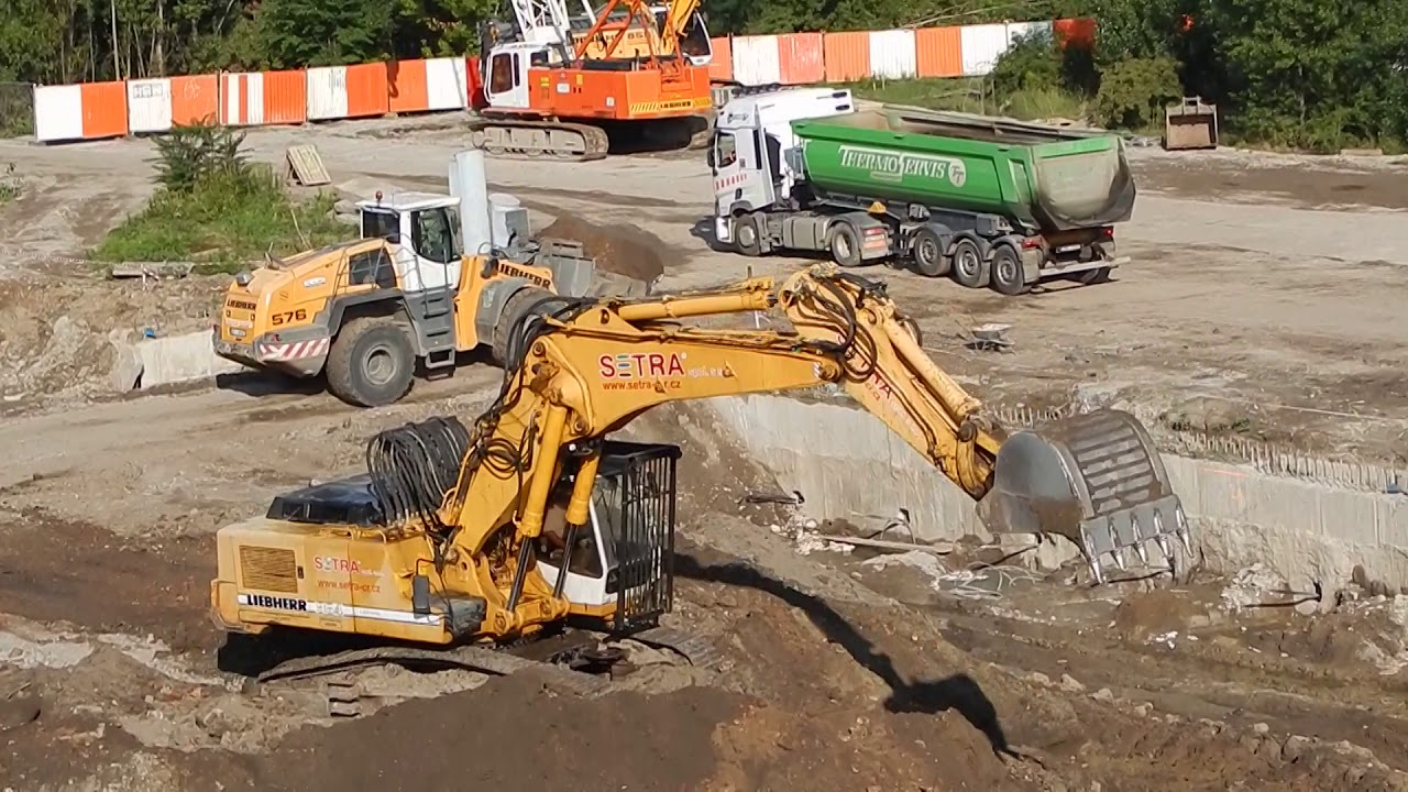 Liebherr 576 and Liebherr 954 in action