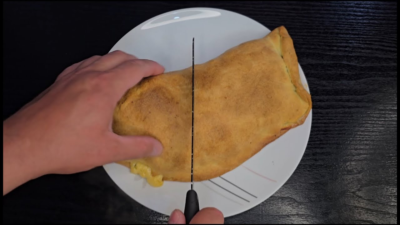 Такого вкусного завтрака я еще не ела! Кальцоне с салями, творогом и сыром! Быстрый и простой рецепт