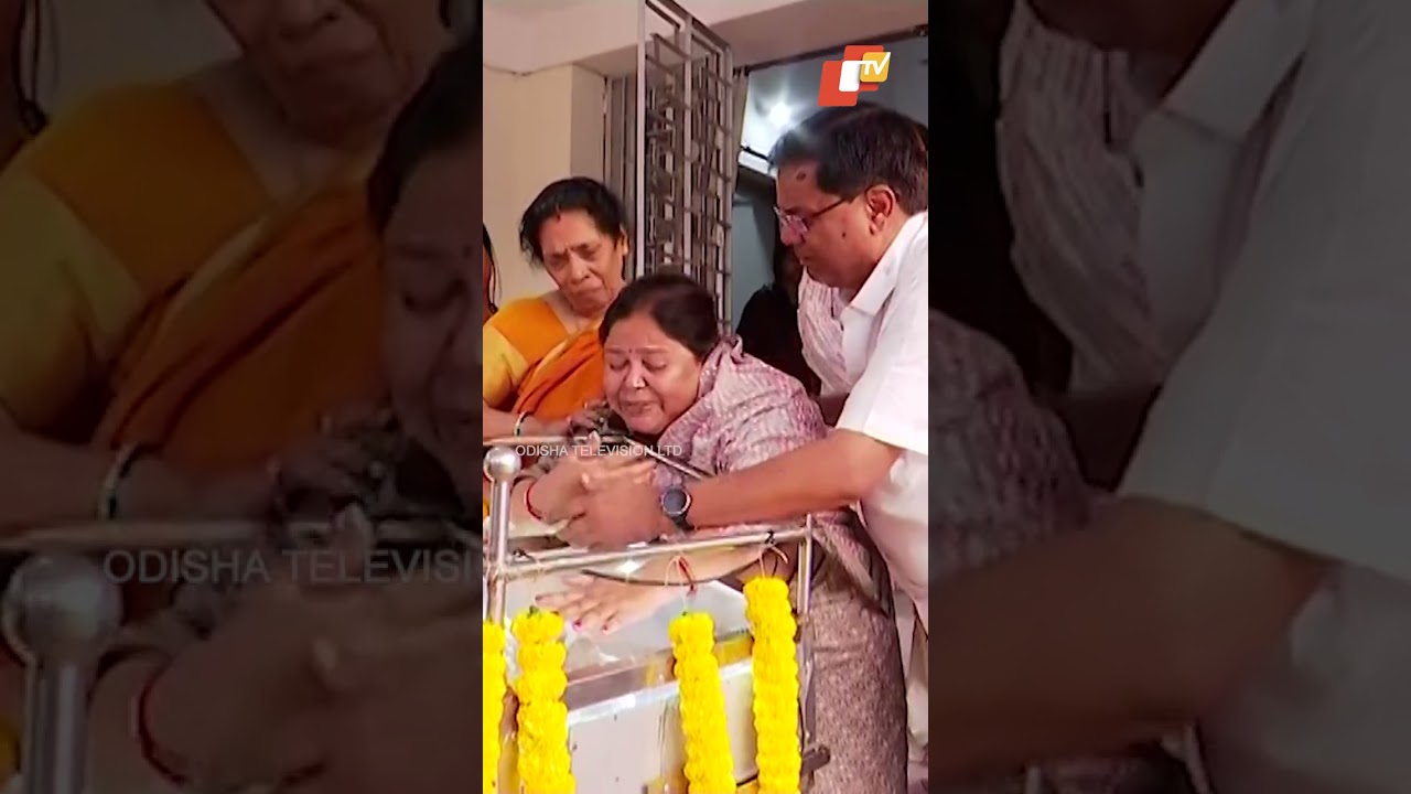 Video of Naba Das' wife crying inconsolably after husband's death surfaces