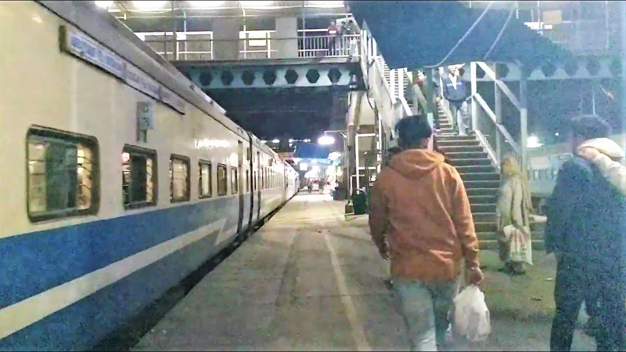 (12053) Jan Shatabdi Express (Haridwar - Amritsar) Arrival At Ludhiana Junction.!