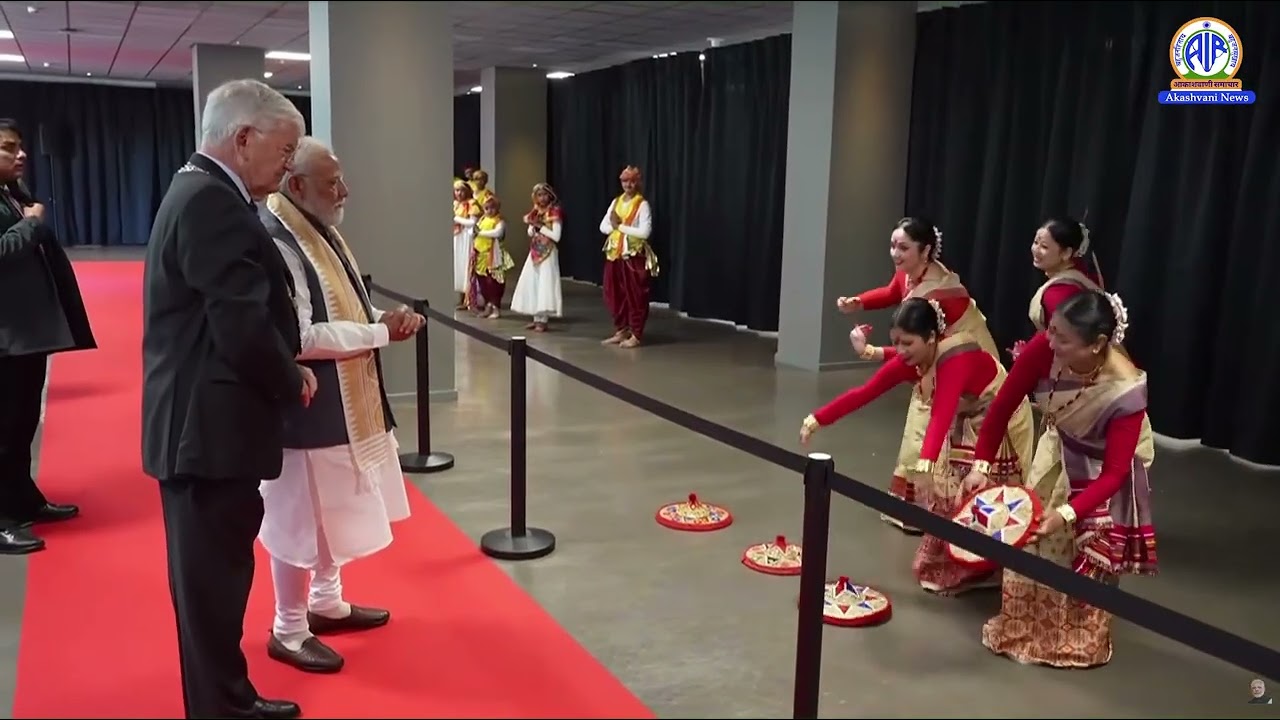 PM Narendra Modi in The Hague | Indian Community Showcases Culture