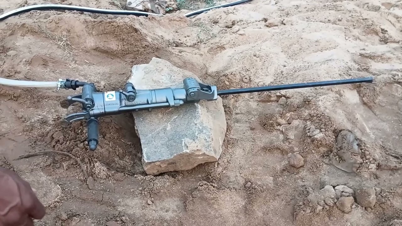 Well foundation air jack hammer drilling machine.(Civil technology)