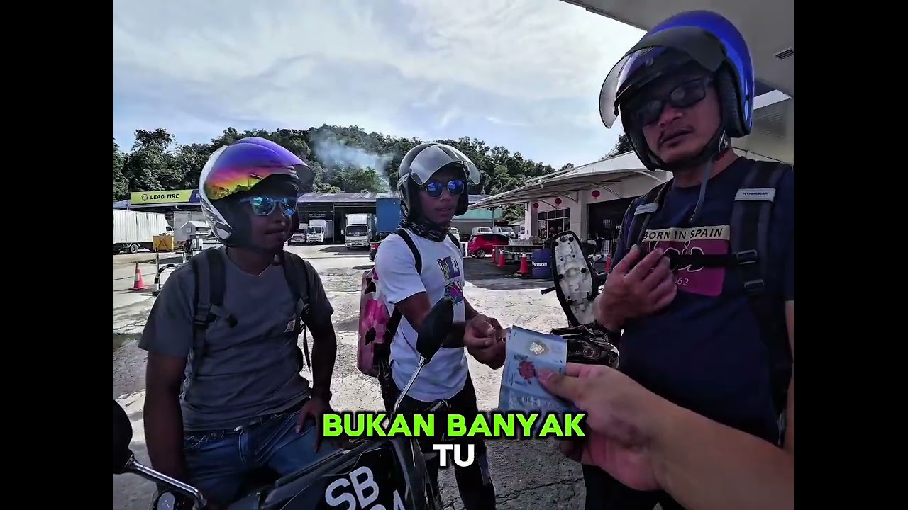 Tamu gaya street. Hari minggu