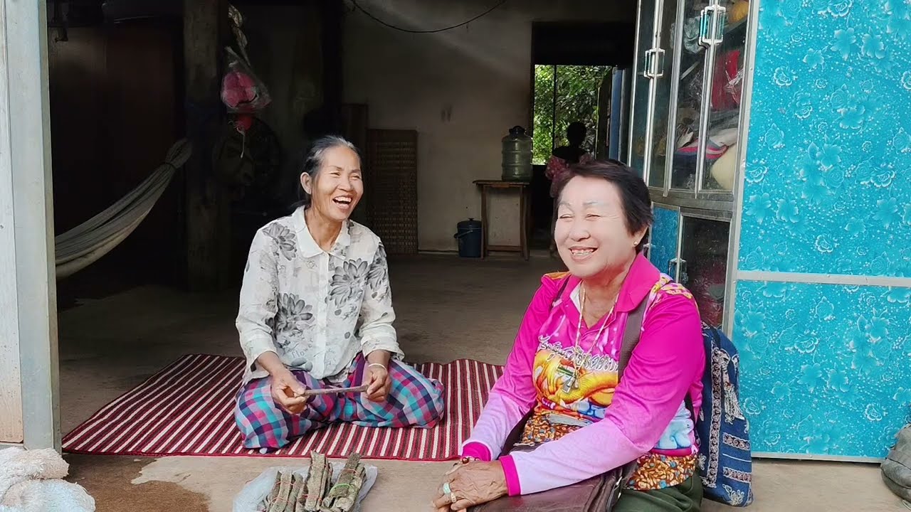 นานแล้วไม่ได้เจอแม่คำใส่ มาขายอะไรน้อ