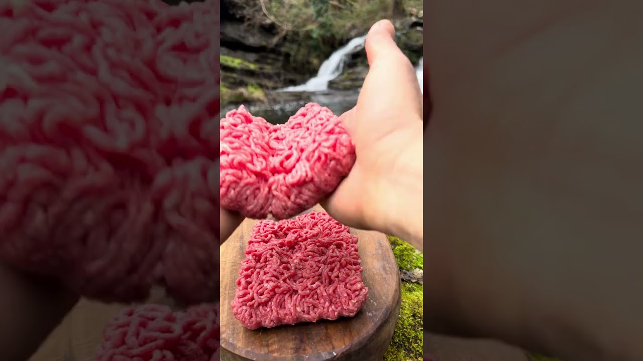 Meatballs with plenty of cheese on natural stone     🥟  Doğal taş üzerinde bol peynirli köfteler