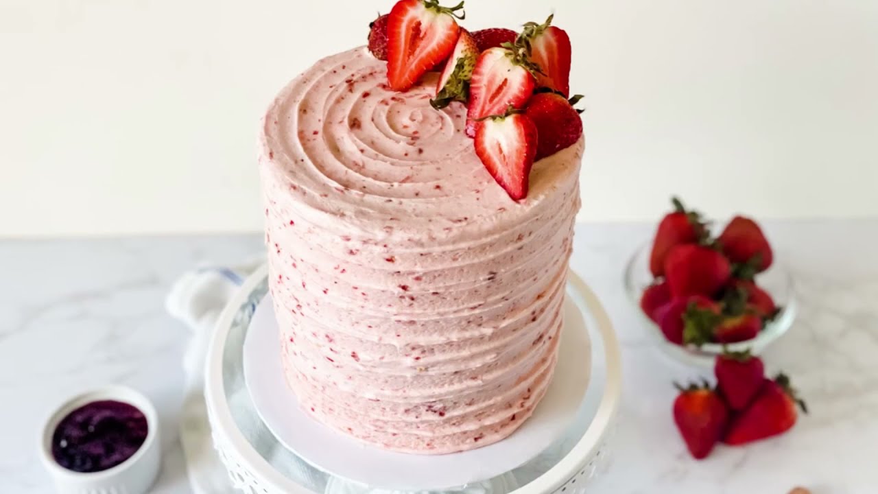 How to Make Strawberry Cake with Strawberry Buttercream