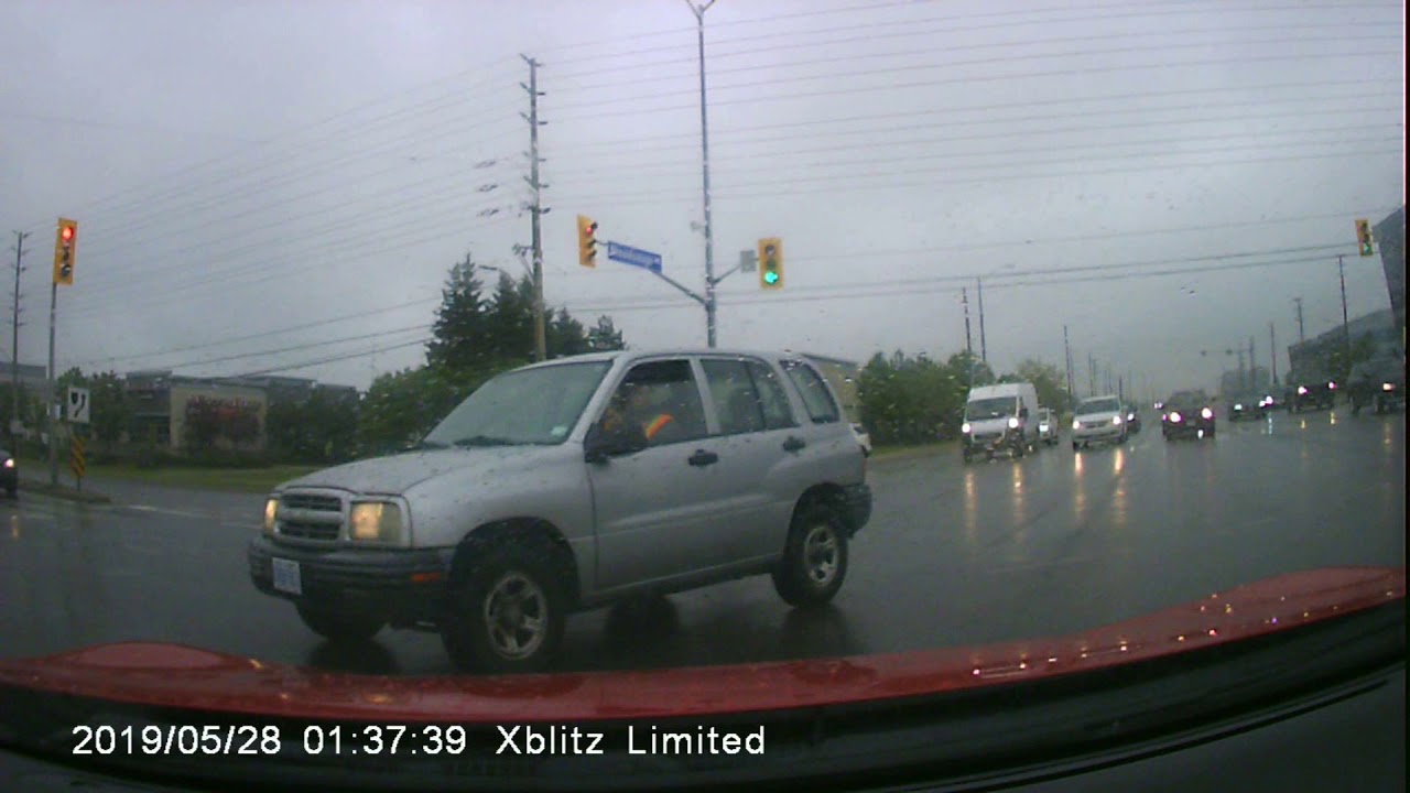 how to legally run red lights in canada