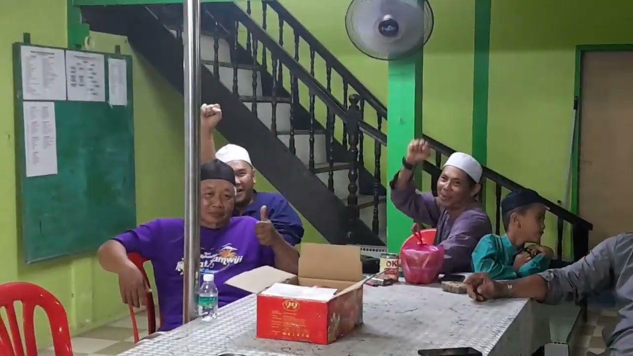 MAKAN MALAM DI SURAU ASSAADAH BATU 2 SEPINTAS 