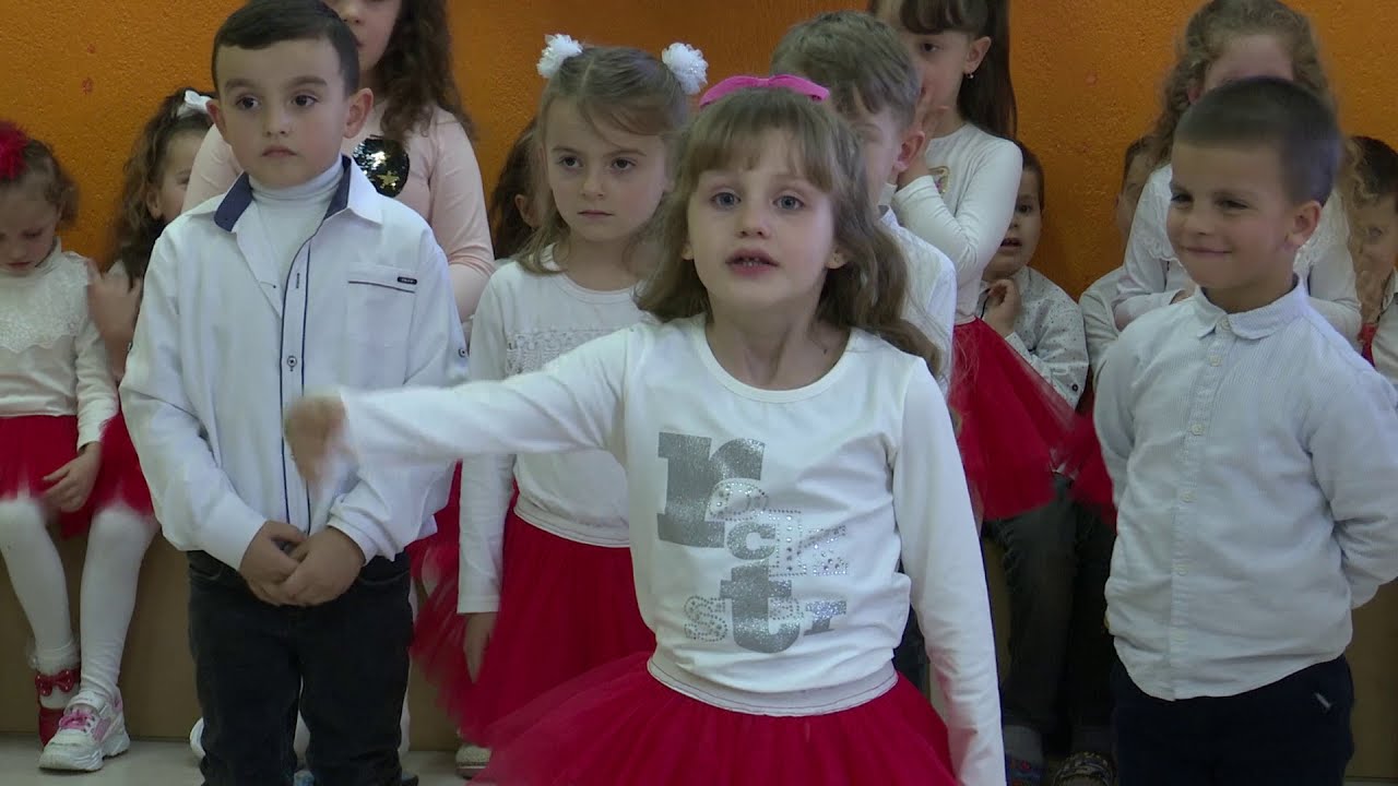 8 Marsi  SHFMU Ibrahim Fehmiu Prizren   Program festiv nga f&euml;mij&euml;t e klasave p&euml;rgatitore