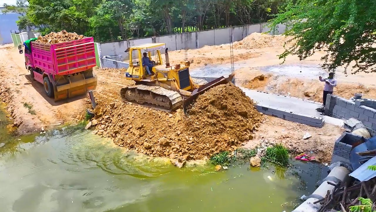 The Best Bulldozer KOMATSU Working Push Soil & Stone Into Water, Dump Truck 5Ton Unloading