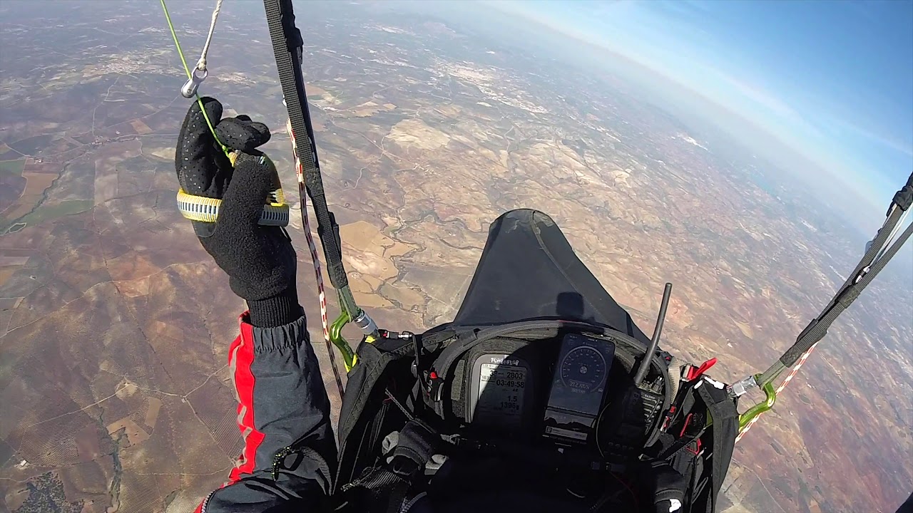 TÉRMICA DE 5 m por segundo con el parapente (Zeno),  alturón desde un suelo de 300 m solo.