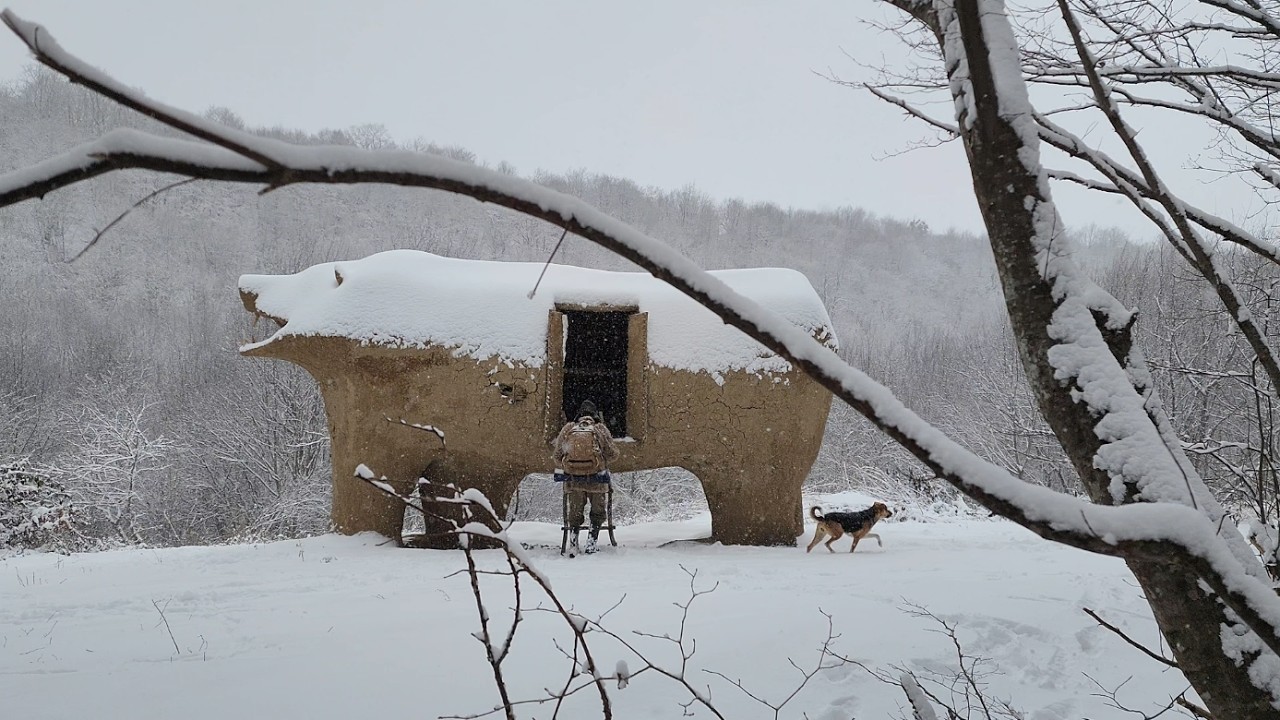 Three day extreme winter wilderness survival holiday in giant bear hut!