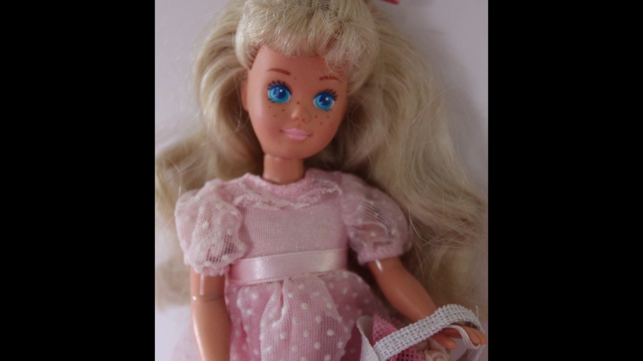 The Reluctant Reviewer Shows You What Dolls Live in Display Box #2