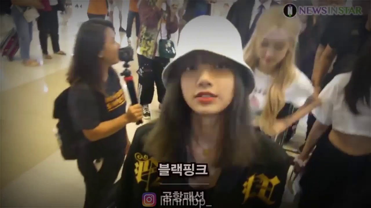 #BLACKPINK - REMEMBER WHEN #LISA CARED ABOUT #JENNIE AND SHE MADE JENNIE COMFORTABLE 💓 #JENLISA
