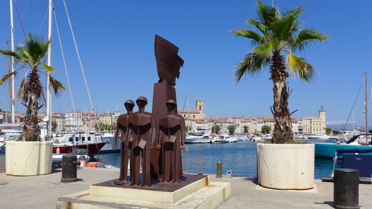 LE BORD DE MER  ET SES PORTS  DE PLAISANCE PITTORESQUES