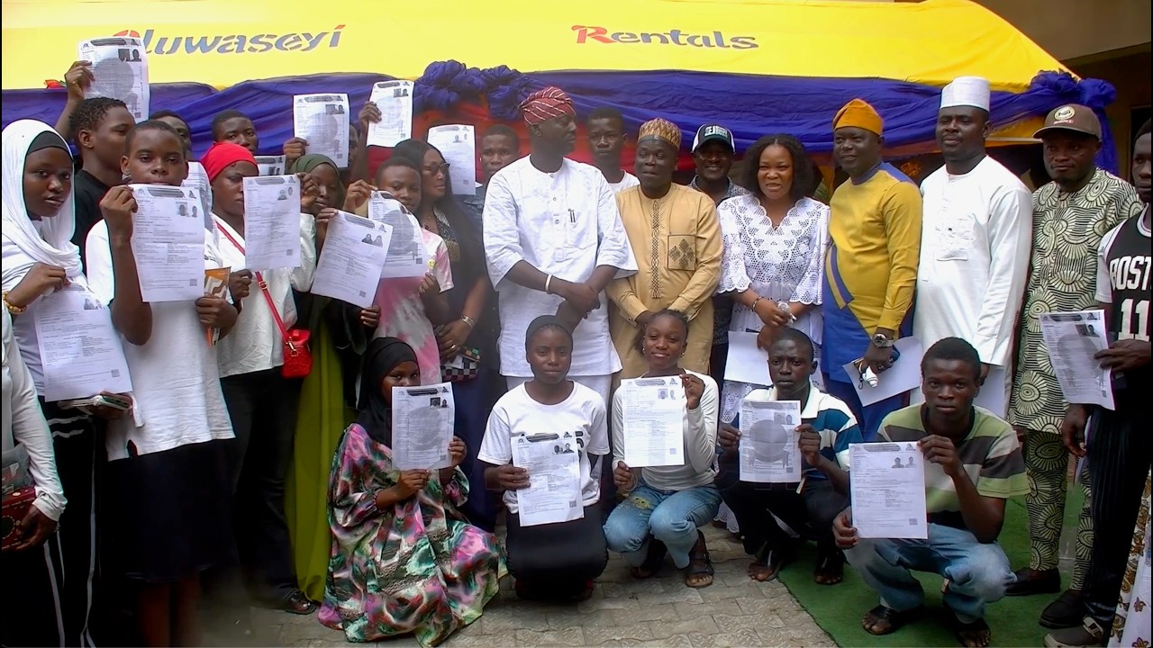 AGBADO/OKE-ODO COUNCIL DISTRIBUTES JAMB FORMS TO PROSPECTIVE CANDIDATES