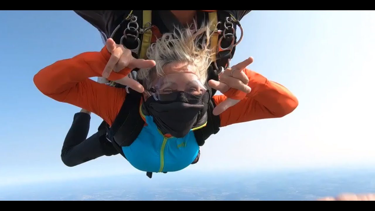 Saut en parachute Tandem Besançon La Véze avec Licorne
