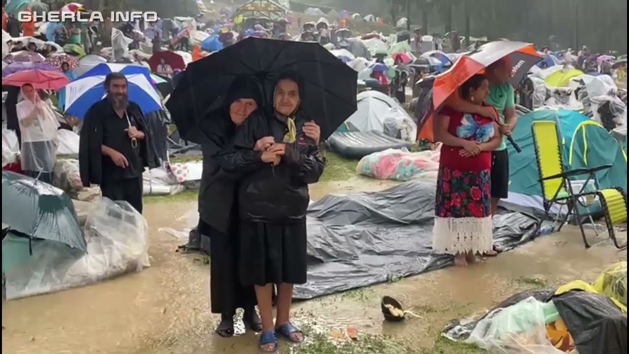 Mănăstirea Nicula (Cluj), rugăciune &icirc;n ploaie 14 08 2022